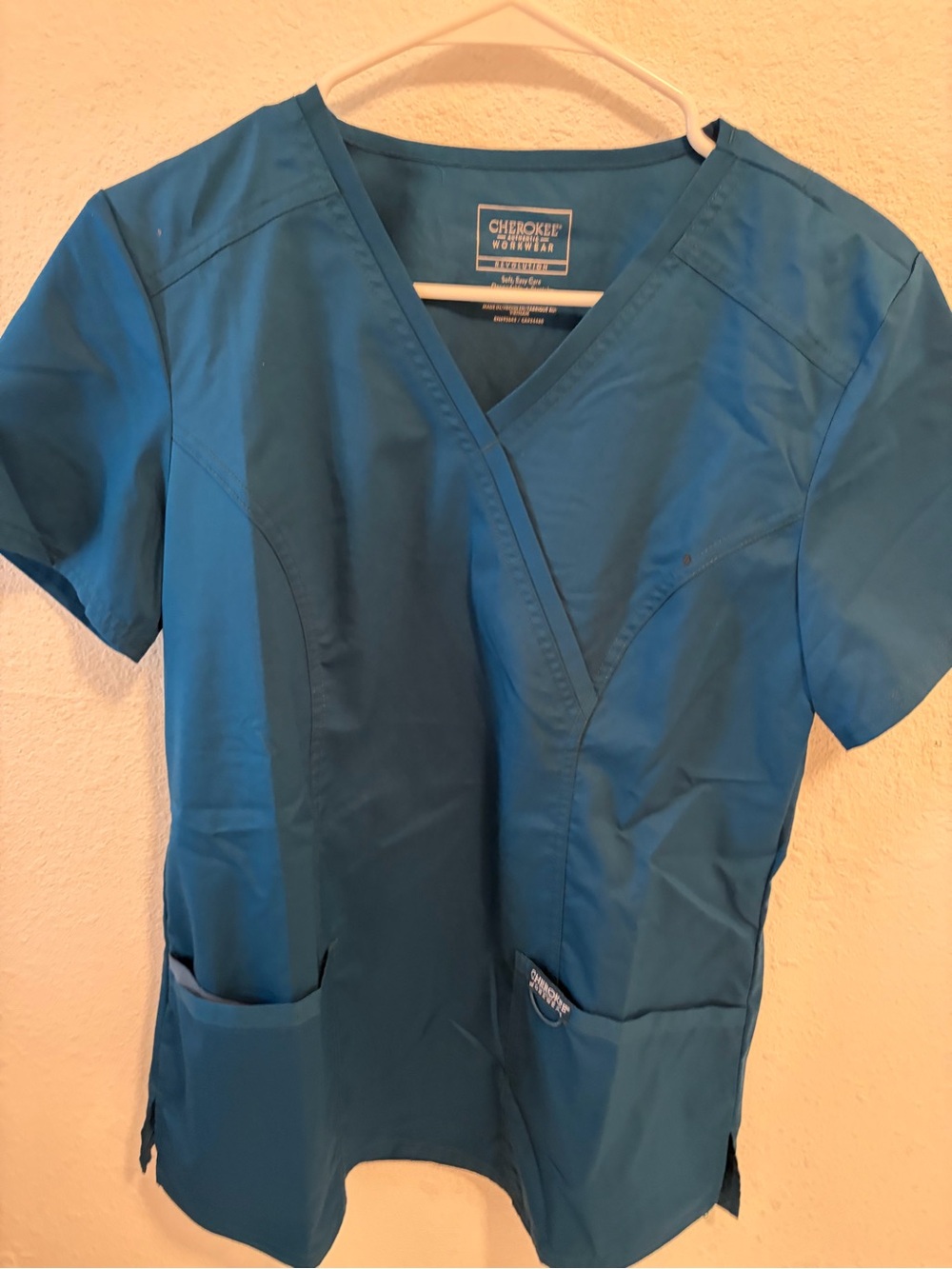 Cherokee Short Sleeve V‑Neck Scrub Top in Teal Cherokee petite pants SET